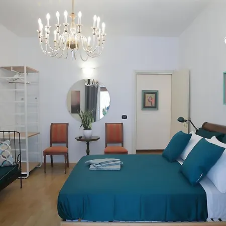 Savoia International_lt_bari Stazione Бари